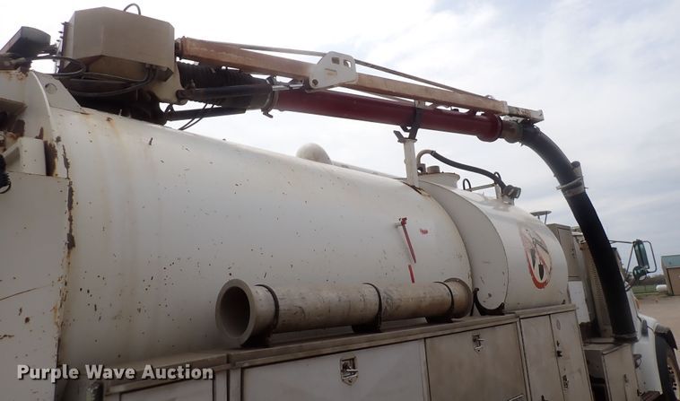 image for item DI4728 2003 Sterling L-Line  vacuum truck