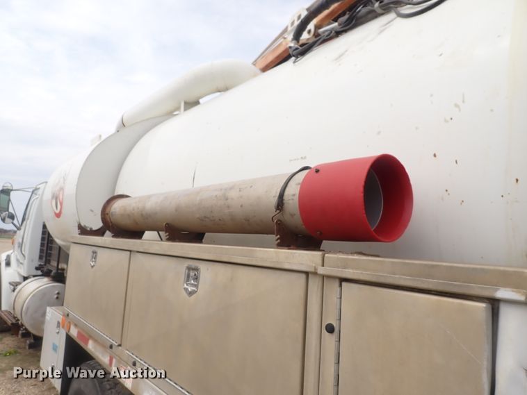 image for item DI4728 2003 Sterling L-Line  vacuum truck