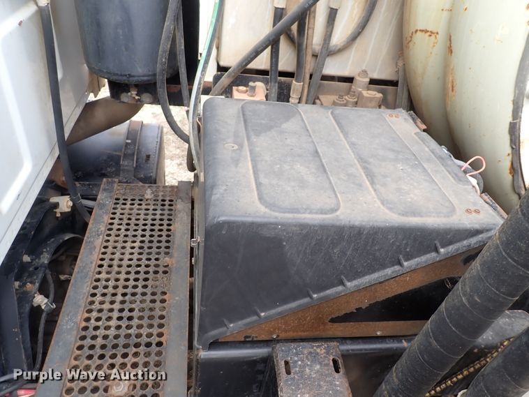 image for item DI4728 2003 Sterling L-Line  vacuum truck