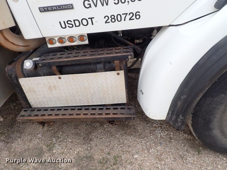 image for item DI4728 2003 Sterling L-Line  vacuum truck