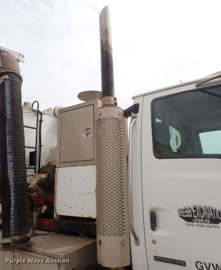 image for item DI4728 2003 Sterling L-Line  vacuum truck