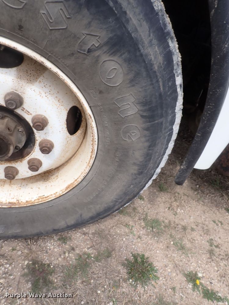 image for item DI4728 2003 Sterling L-Line  vacuum truck