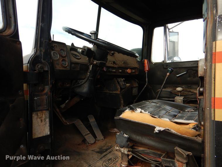 image for item DJ0393 1980 Mack RS600L  dump truck