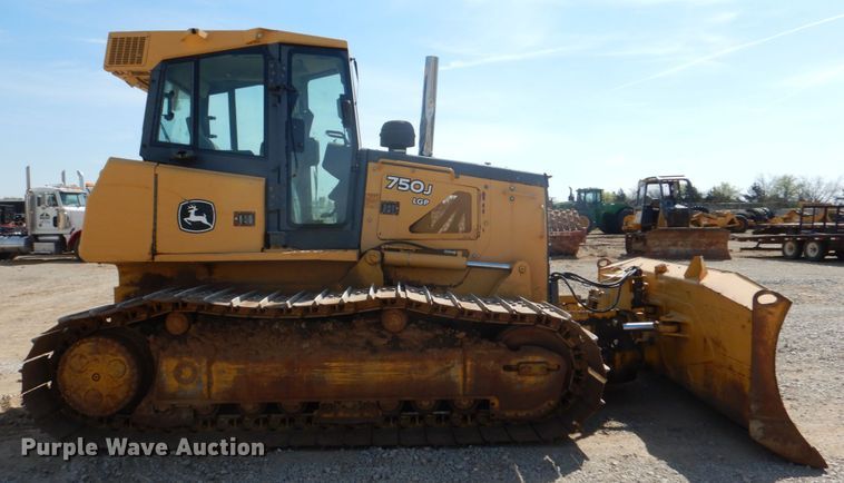 image for item DJ0417 2006 John Deere 750J LGP  dozer