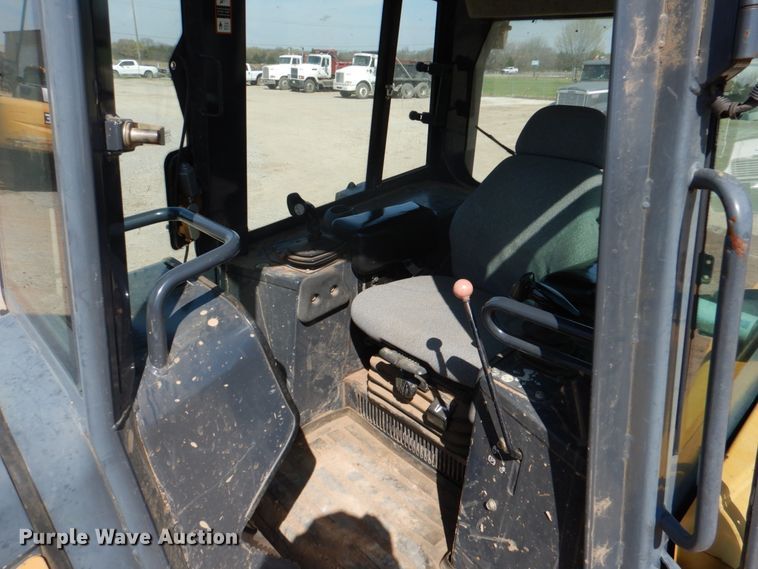 image for item DJ0417 2006 John Deere 750J LGP  dozer