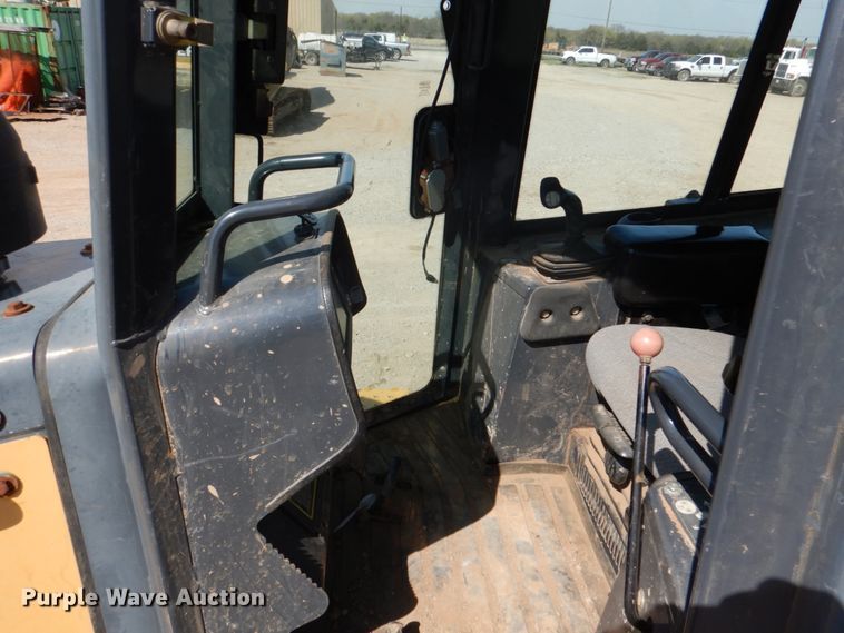 image for item DJ0417 2006 John Deere 750J LGP  dozer