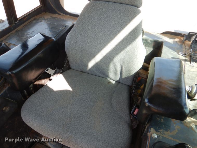 image for item DJ0417 2006 John Deere 750J LGP  dozer