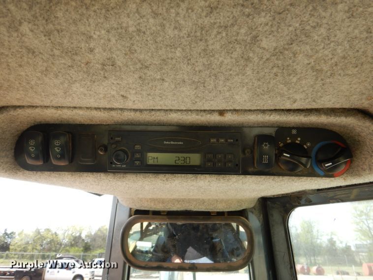 image for item DJ0417 2006 John Deere 750J LGP  dozer