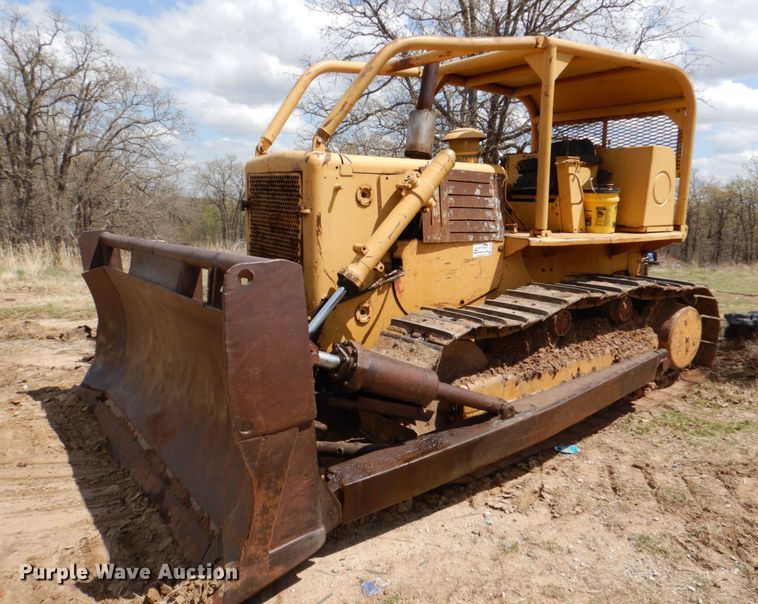 image for item DJ0429 International TD20E  crawler dozer