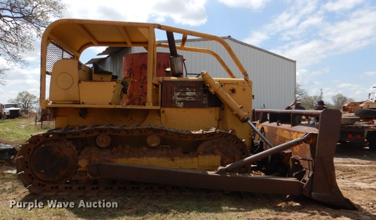 image for item DJ0429 International TD20E  crawler dozer