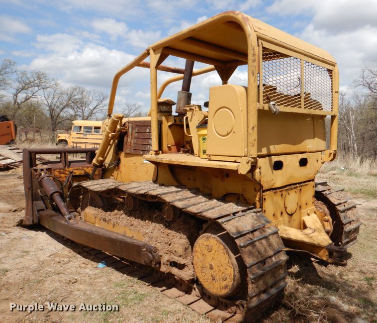 image for item DJ0429 International TD20E  crawler dozer