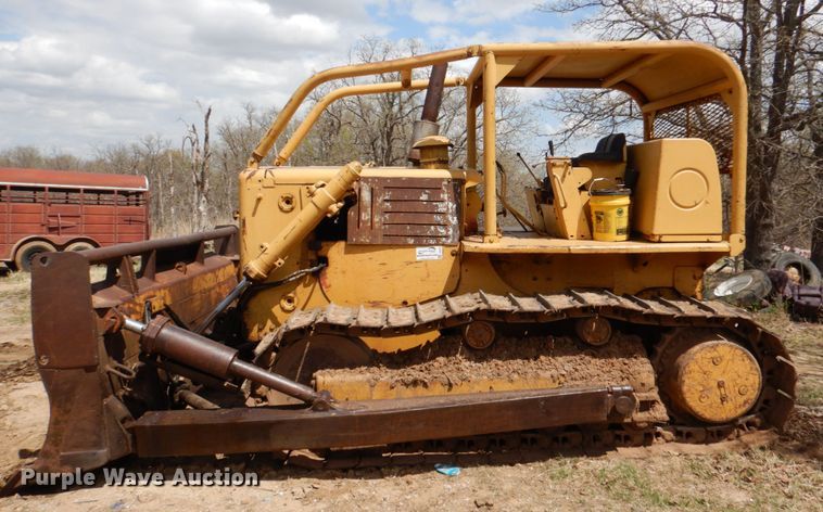 image for item DJ0429 International TD20E  crawler dozer