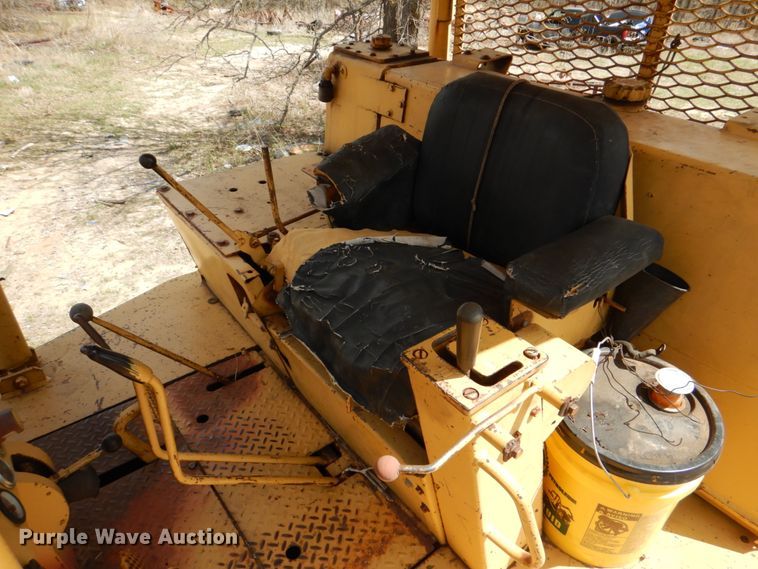 image for item DJ0429 International TD20E  crawler dozer