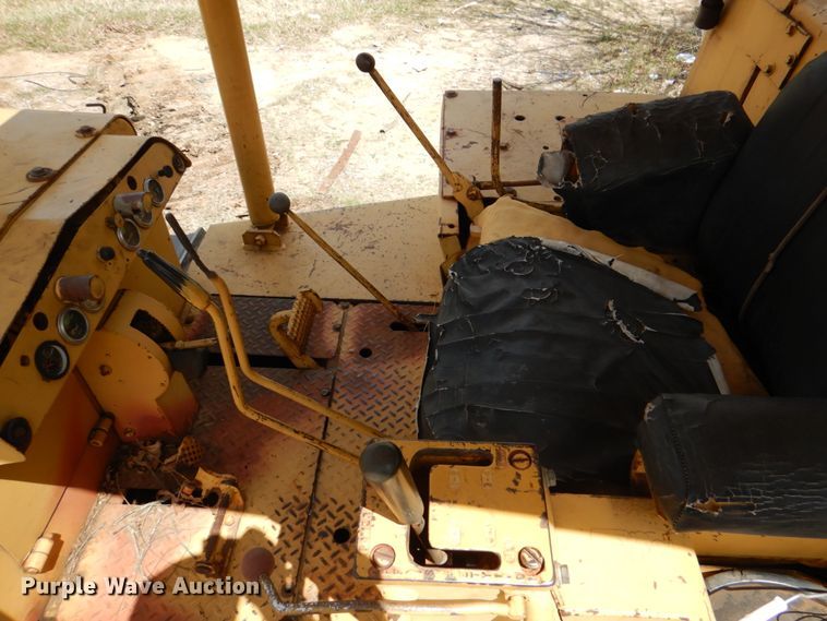 image for item DJ0429 International TD20E  crawler dozer