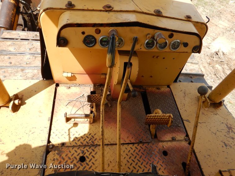 image for item DJ0429 International TD20E  crawler dozer