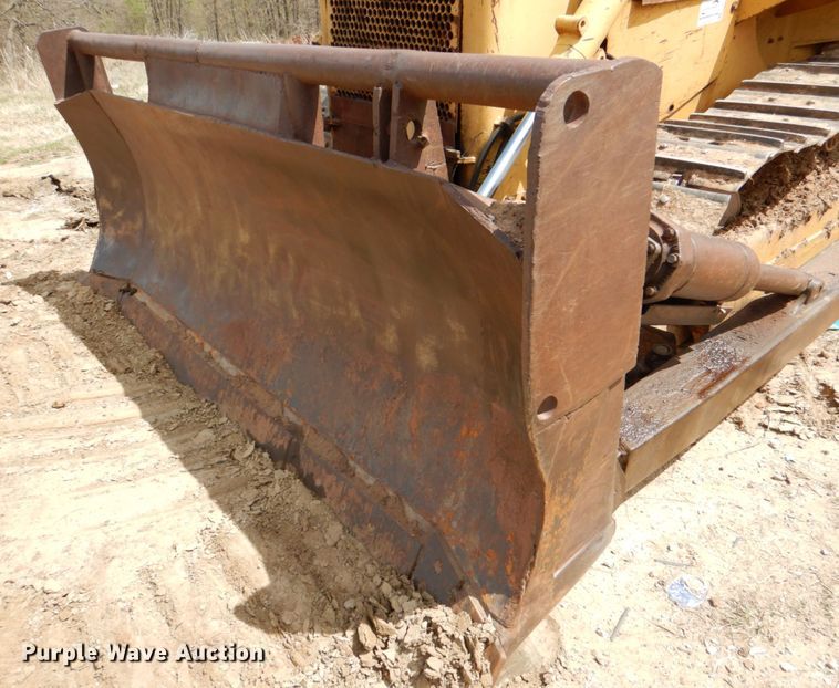 image for item DJ0429 International TD20E  crawler dozer