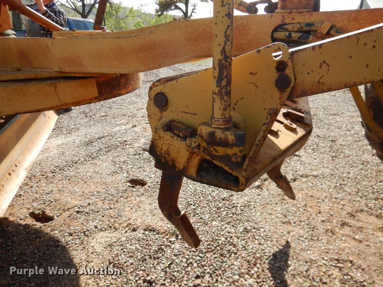 image for item DJ1185 1969 Caterpillar 12F  rigid frame motor grader