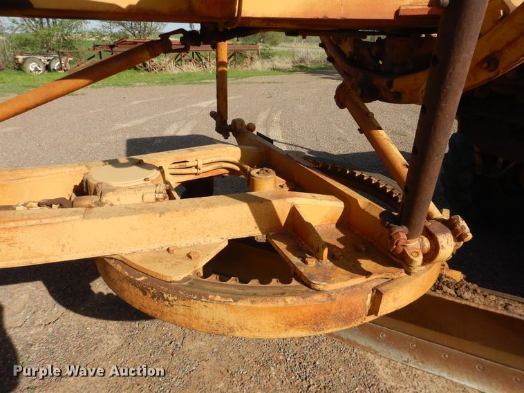 image for item DJ1185 1969 Caterpillar 12F  rigid frame motor grader