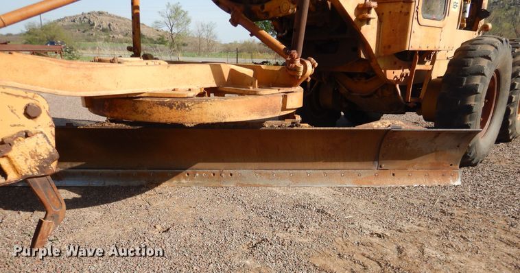 image for item DJ1185 1969 Caterpillar 12F  rigid frame motor grader