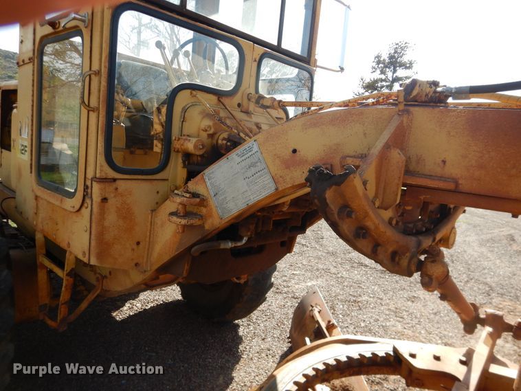 image for item DJ1185 1969 Caterpillar 12F  rigid frame motor grader