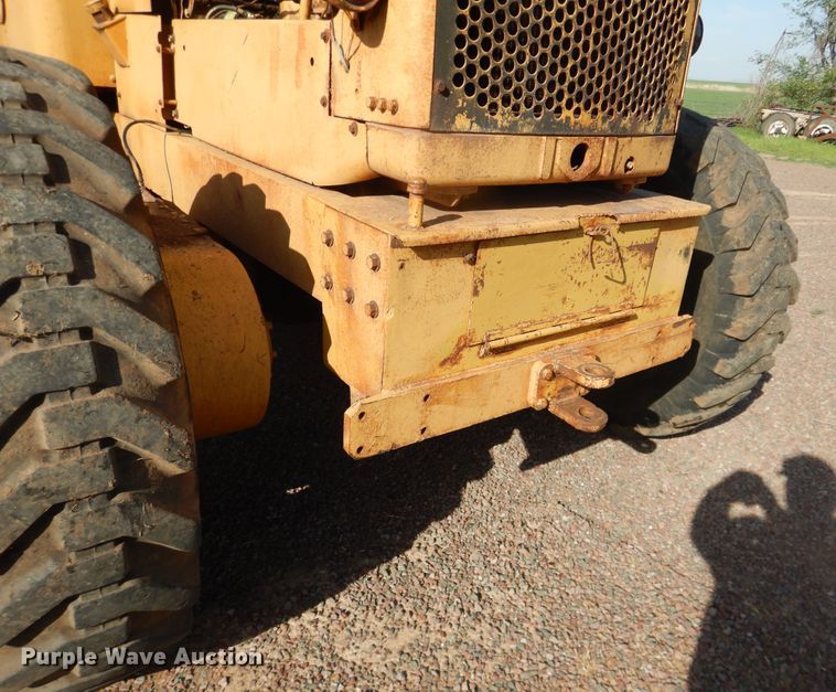 image for item DJ1185 1969 Caterpillar 12F  rigid frame motor grader