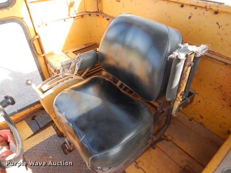 image for item DJ1185 1969 Caterpillar 12F  rigid frame motor grader