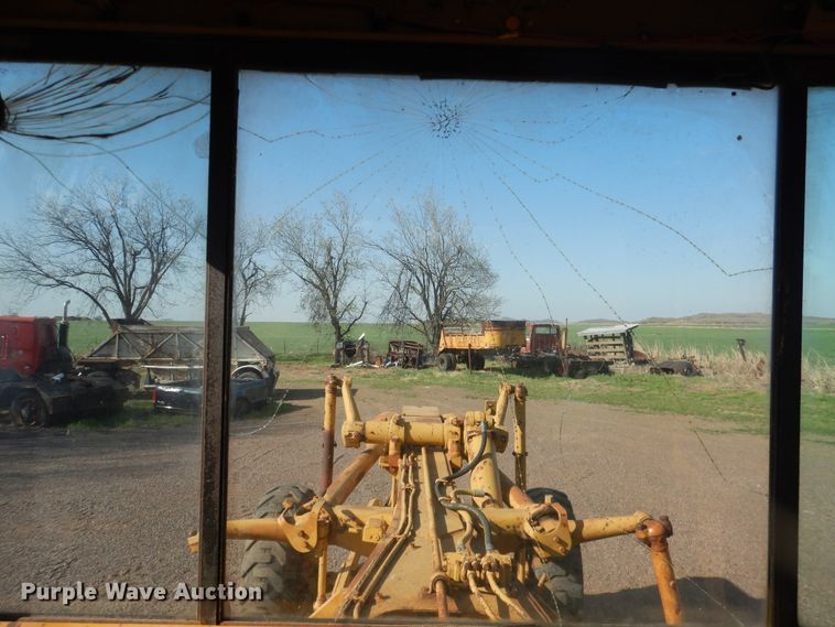 image for item DJ1185 1969 Caterpillar 12F  rigid frame motor grader