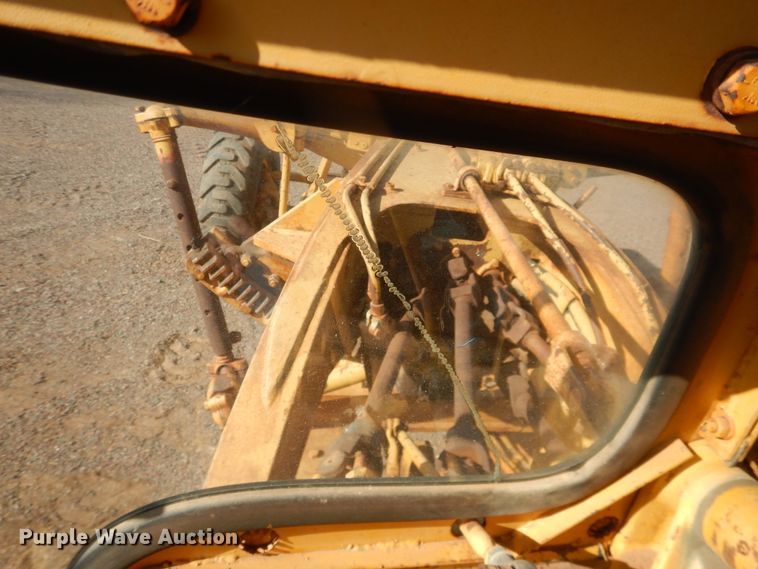 image for item DJ1185 1969 Caterpillar 12F  rigid frame motor grader