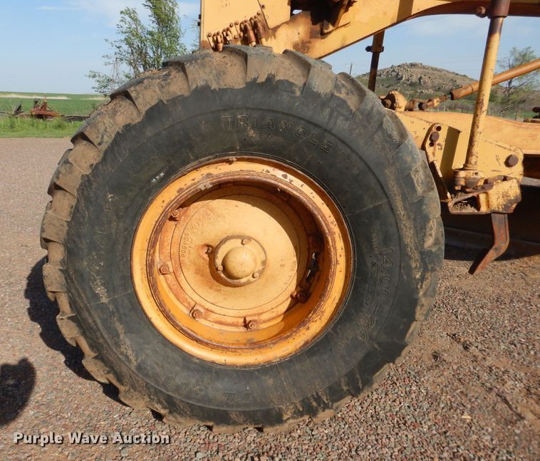 image for item DJ1185 1969 Caterpillar 12F  rigid frame motor grader