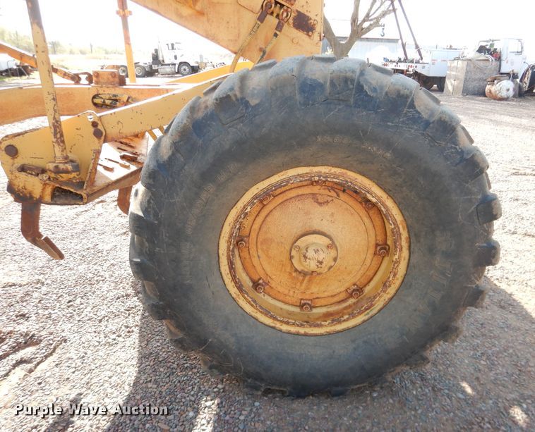 image for item DJ1185 1969 Caterpillar 12F  rigid frame motor grader