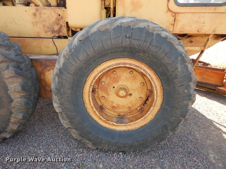 image for item DJ1185 1969 Caterpillar 12F  rigid frame motor grader