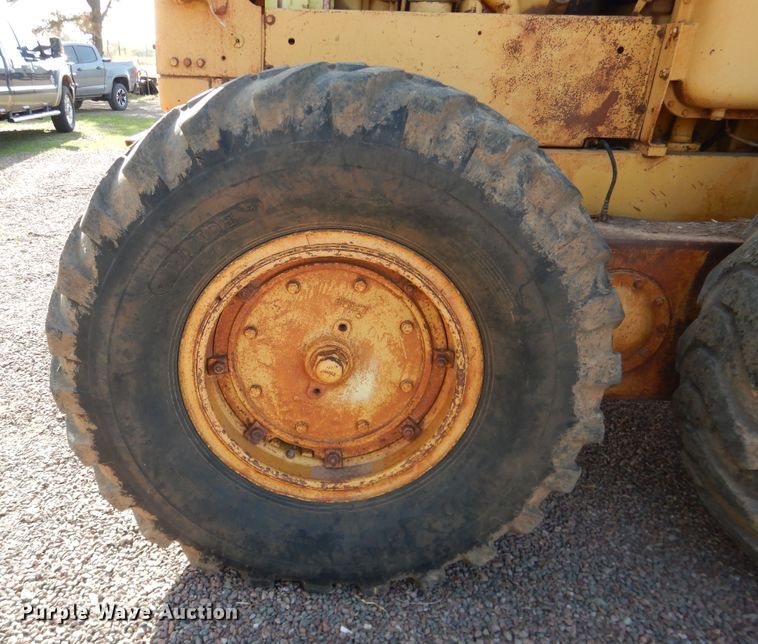 image for item DJ1185 1969 Caterpillar 12F  rigid frame motor grader