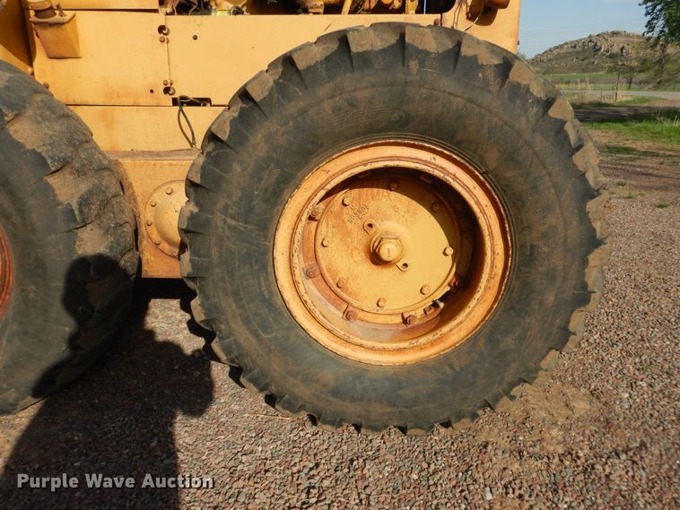 image for item DJ1185 1969 Caterpillar 12F  rigid frame motor grader