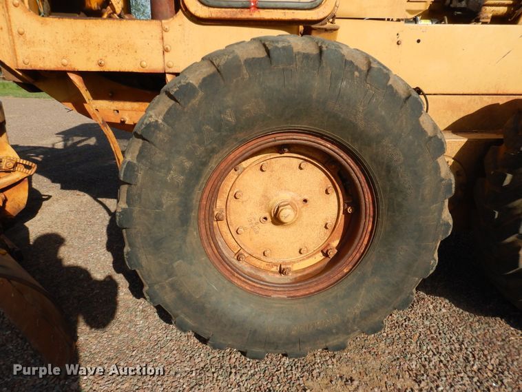 image for item DJ1185 1969 Caterpillar 12F  rigid frame motor grader