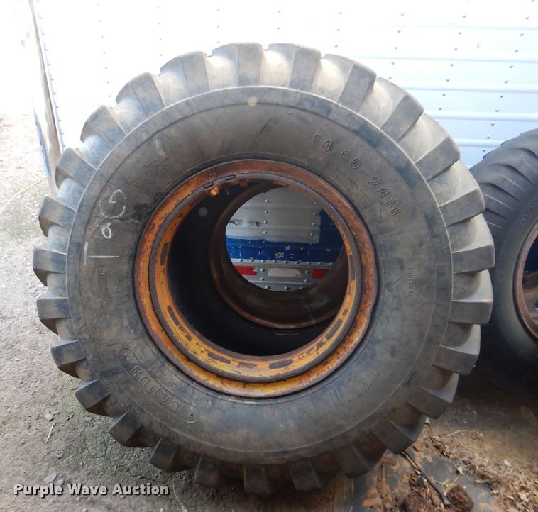 image for item DJ1185 1969 Caterpillar 12F  rigid frame motor grader