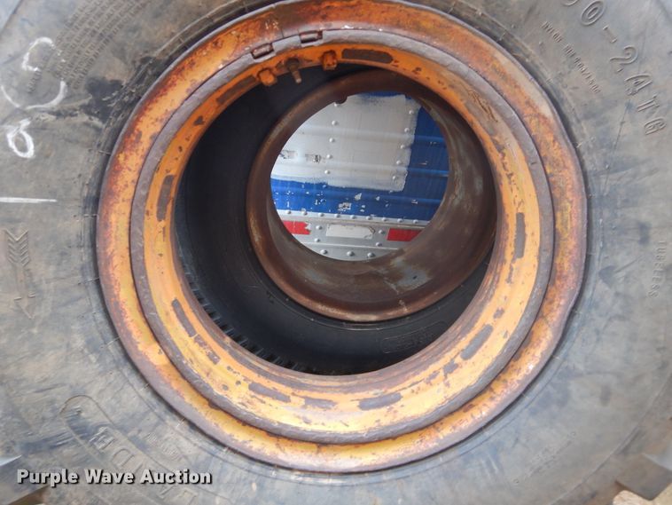 image for item DJ1185 1969 Caterpillar 12F  rigid frame motor grader