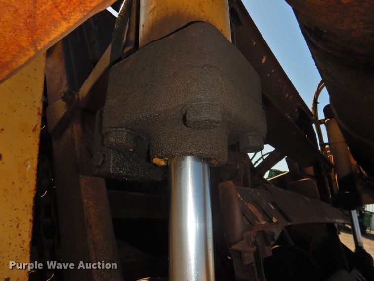 image for item DJ8364 1991 Caterpillar 615C  elevating scraper