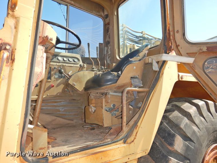 image for item DJ8364 1991 Caterpillar 615C  elevating scraper