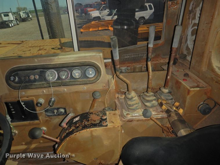 image for item DJ8364 1991 Caterpillar 615C  elevating scraper