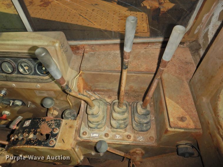 image for item DJ8364 1991 Caterpillar 615C  elevating scraper