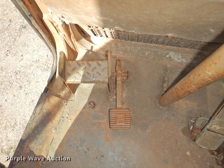 image for item DJ8364 1991 Caterpillar 615C  elevating scraper