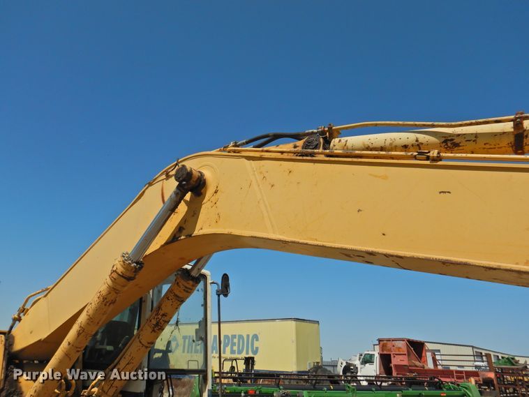 image for item DJ8374 Komatsu PC220LC  excavator