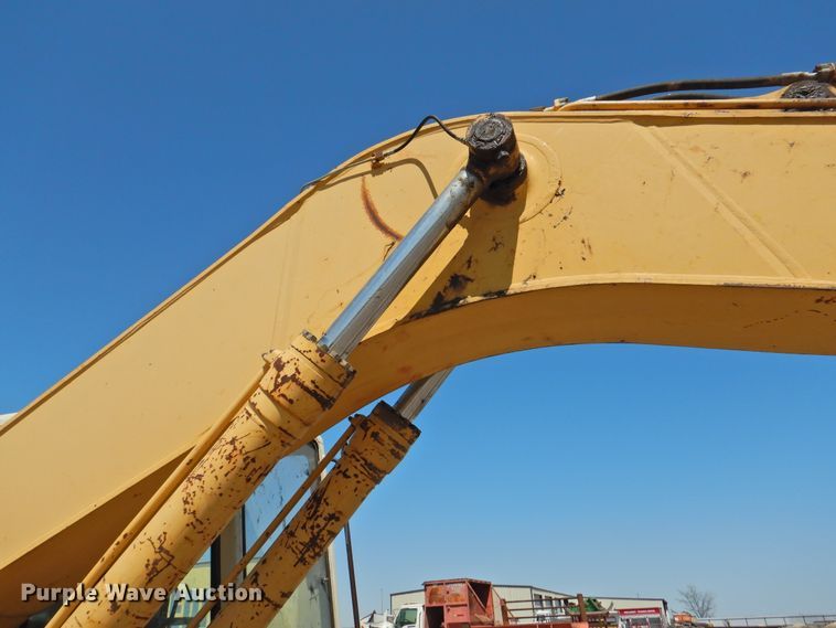 image for item DJ8374 Komatsu PC220LC  excavator