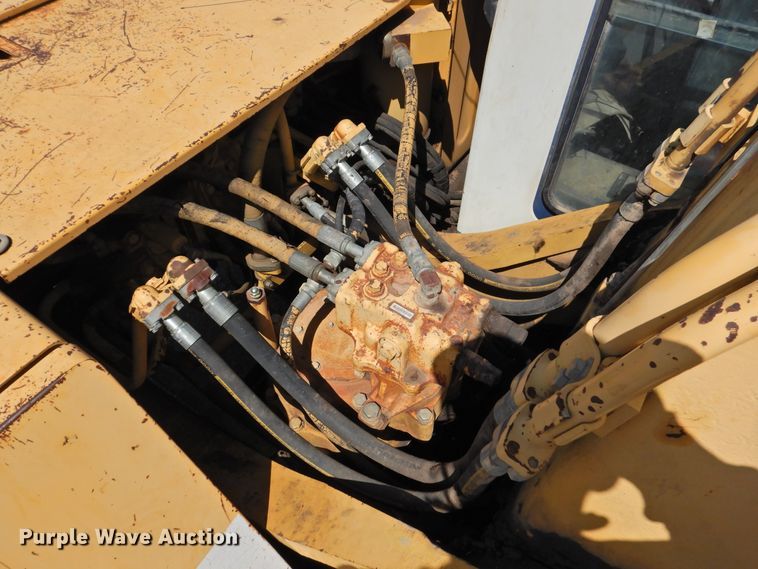 image for item DJ8374 Komatsu PC220LC  excavator