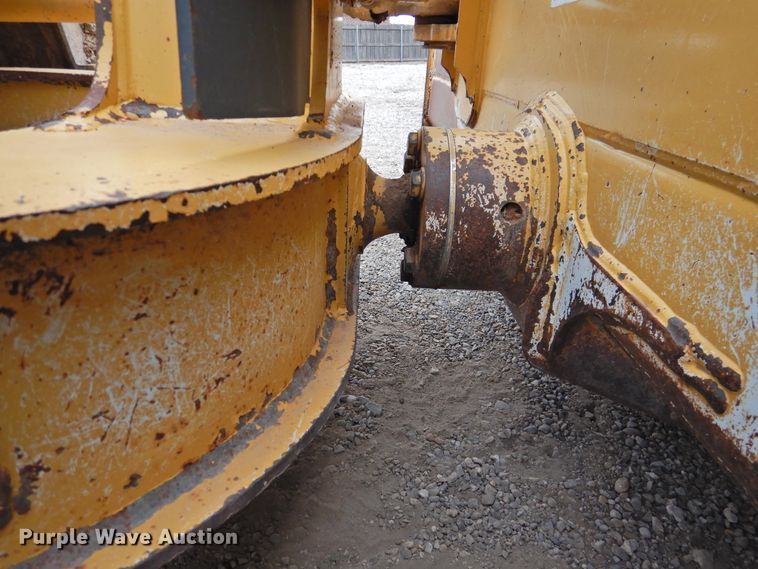 image for item DJ8434 2006 John Deere 550J LT  dozer