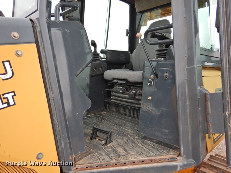 image for item DJ8434 2006 John Deere 550J LT  dozer