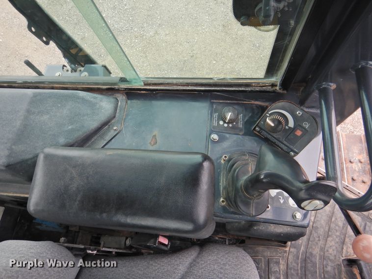 image for item DJ8434 2006 John Deere 550J LT  dozer