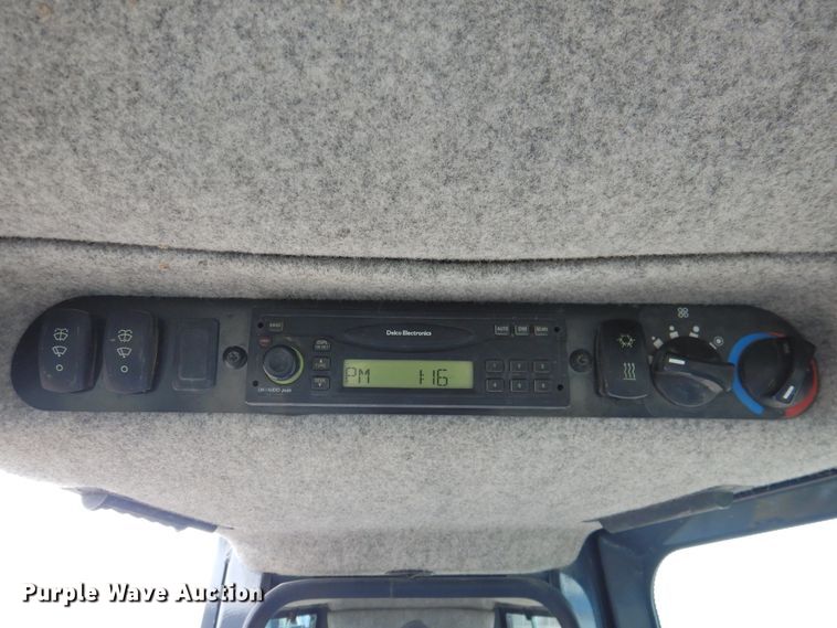 image for item DJ8434 2006 John Deere 550J LT  dozer