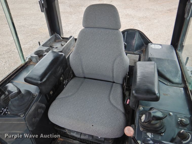 image for item DJ8434 2006 John Deere 550J LT  dozer