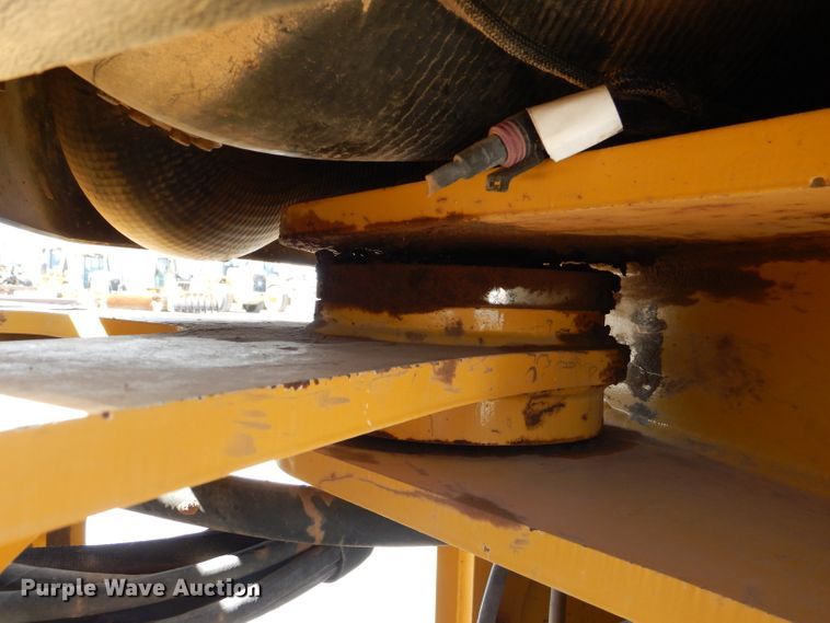 image for item DJ8841 2013 John Deere 624K  wheel loader